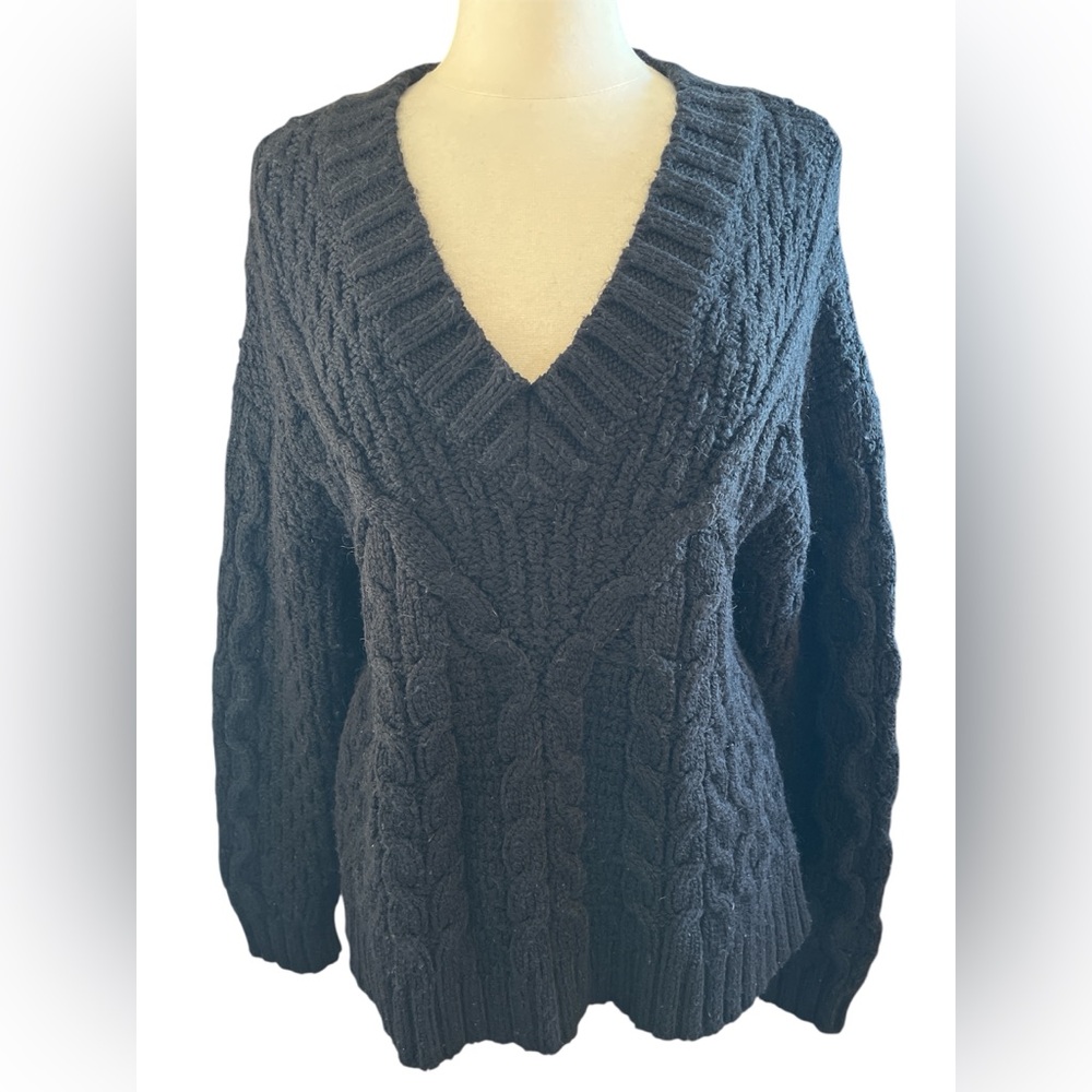 Zara Black V-Neck Cable Knit Heavy weight Oversized Sweater size Medium